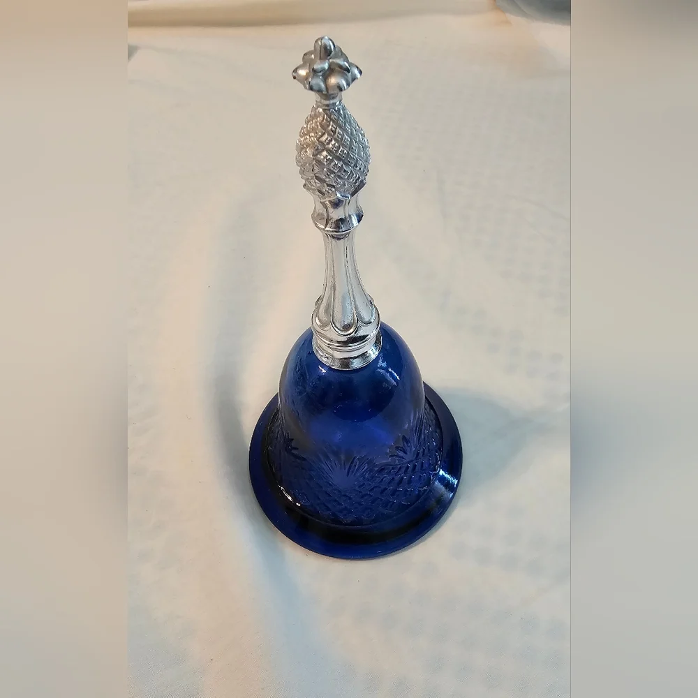 Vintage Avon Collectible Blue Glass Bell Cologne Bottle 1976 edition EUC - Picture 2 of 6